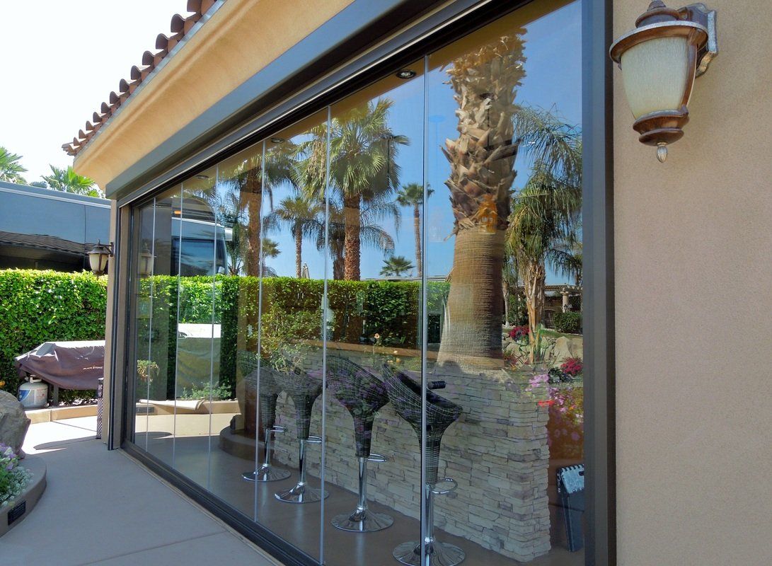 Frameless Folding Doors Indio 