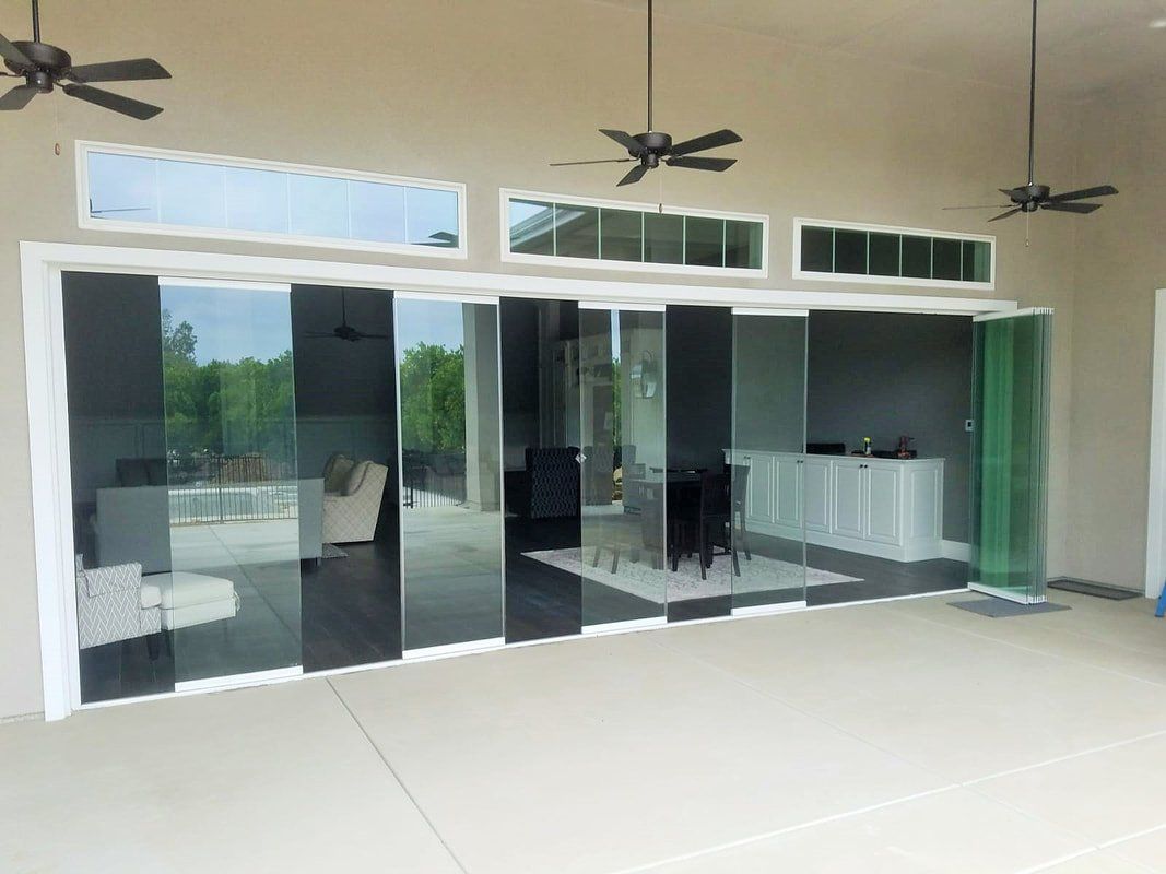 Frameless Folding Doors 