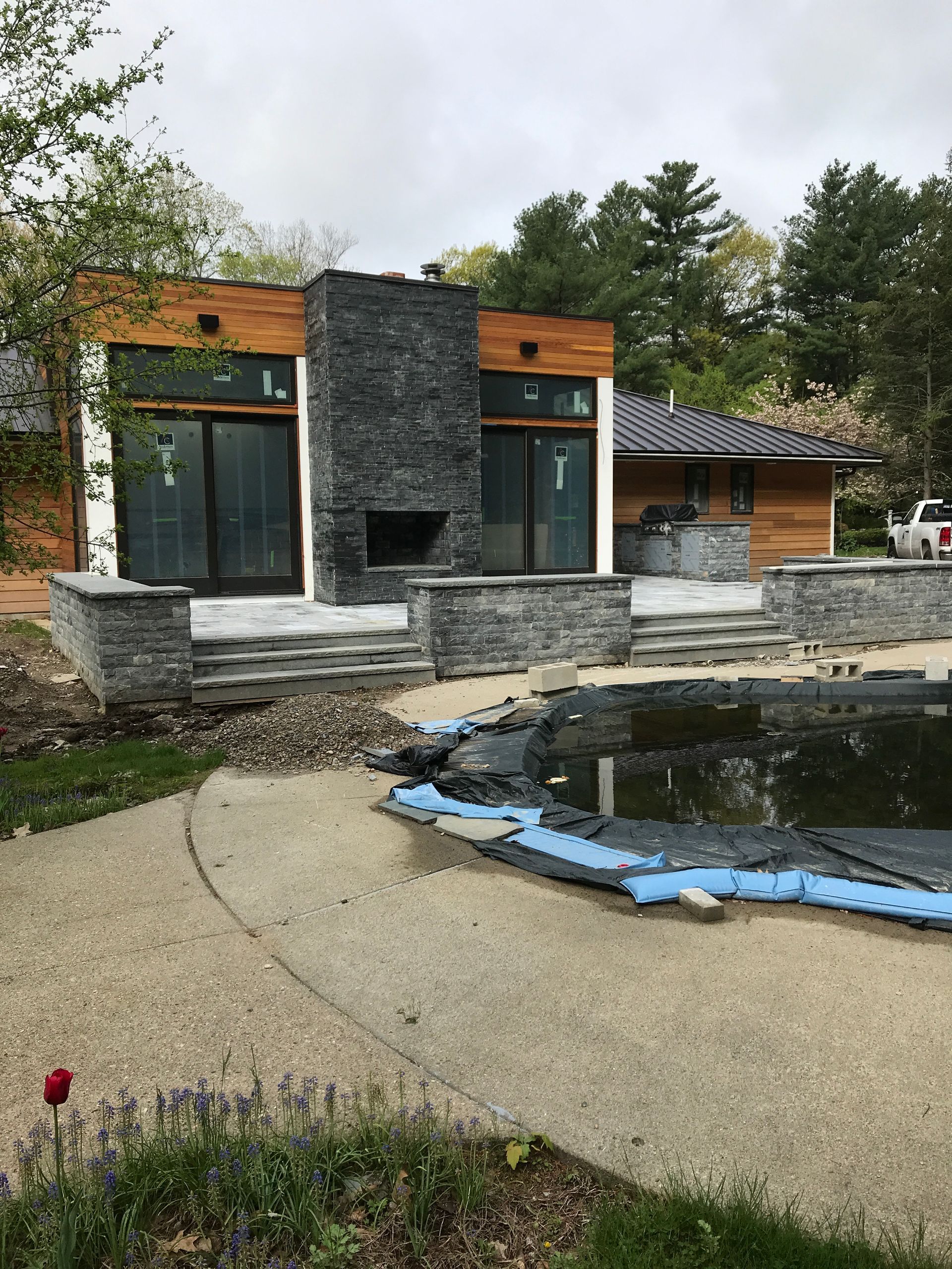 A house with a swimming pool in front of it.