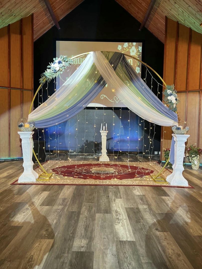 A large room with a canopy and pillars in it