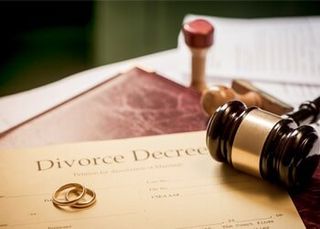 Divorce Decree And Wooden Gavel — Appeals In Youngstown, OH