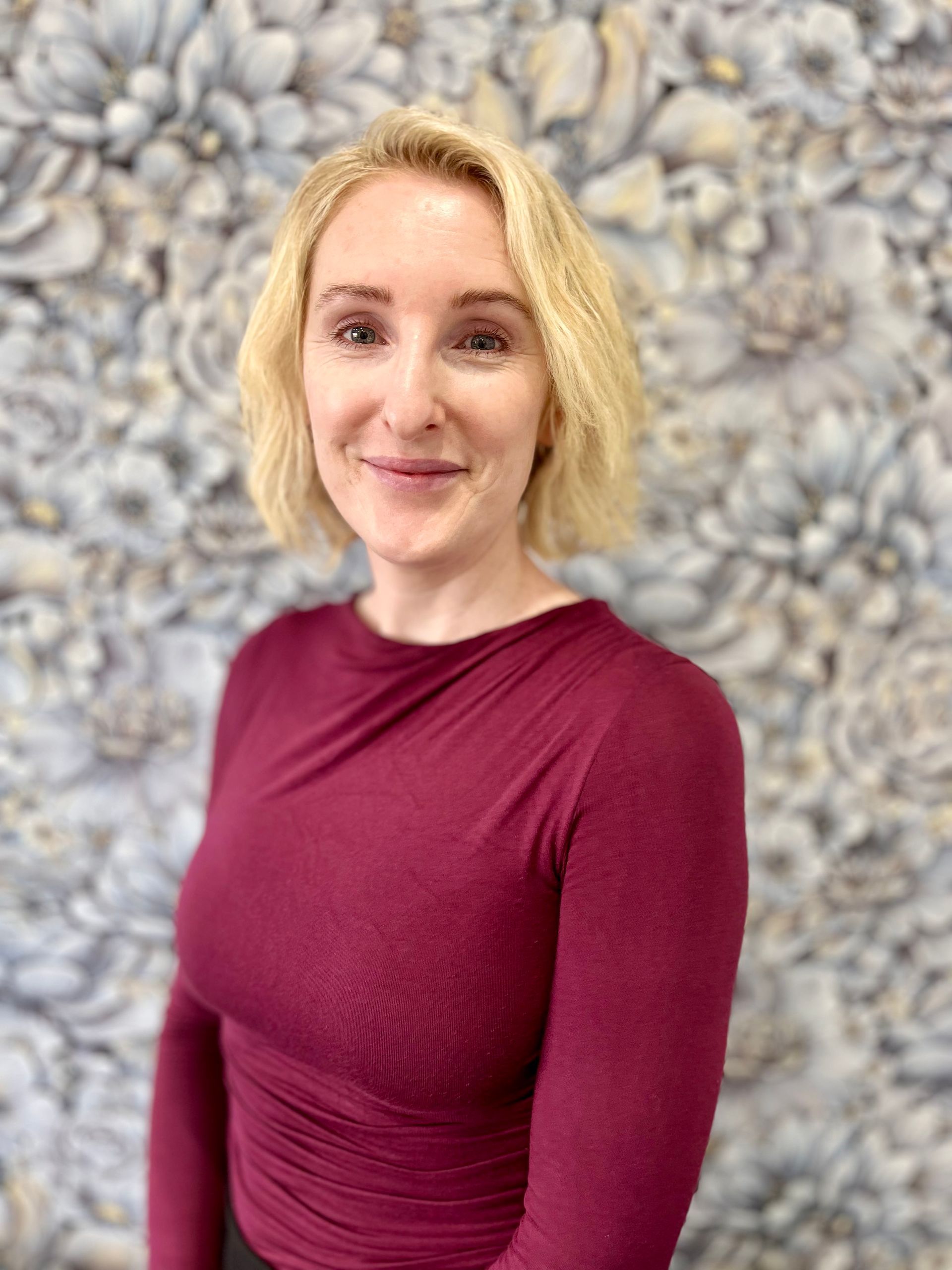 Kassia, Receptionist