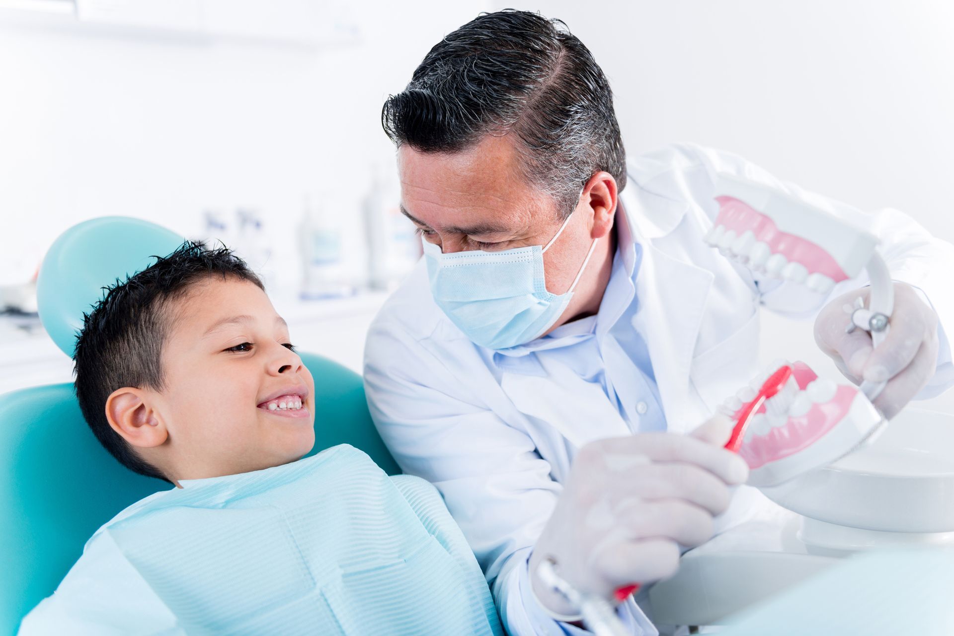 Male Dentist And Child - Middletown, NJ - Children’s Dental Center Of Monmouth