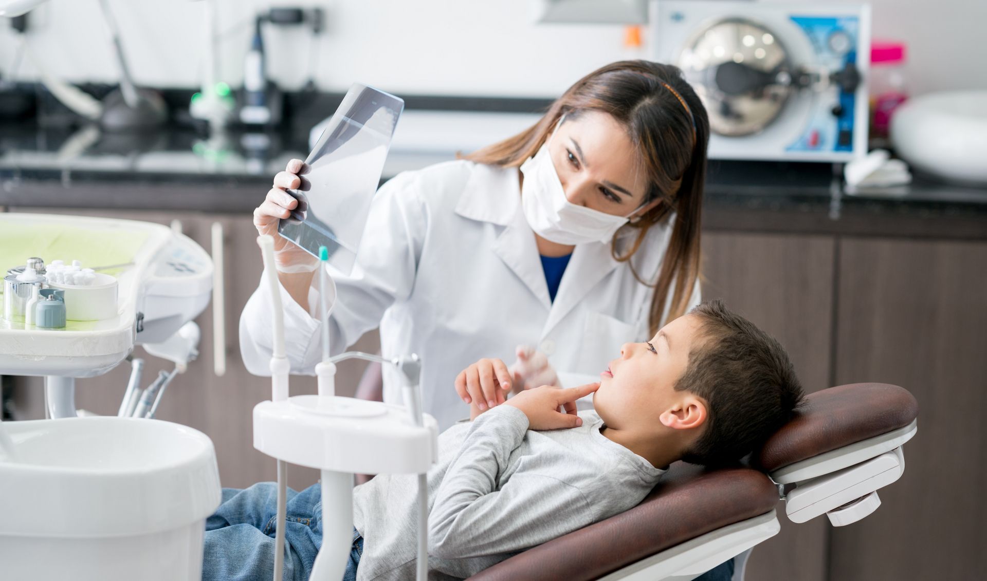 Dentist And Kid - Middletown, NJ - Children’s Dental Center Of Monmouth