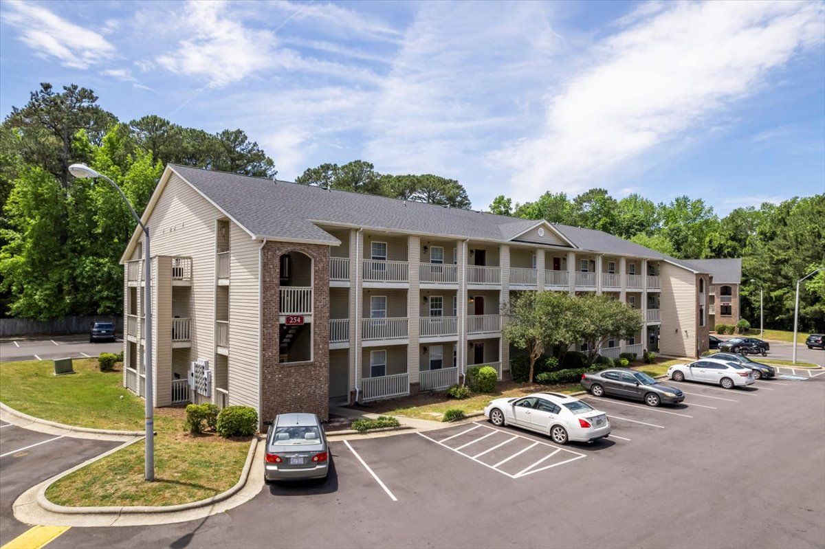Home Meadowbrook Apartments Fayetteville, NC
