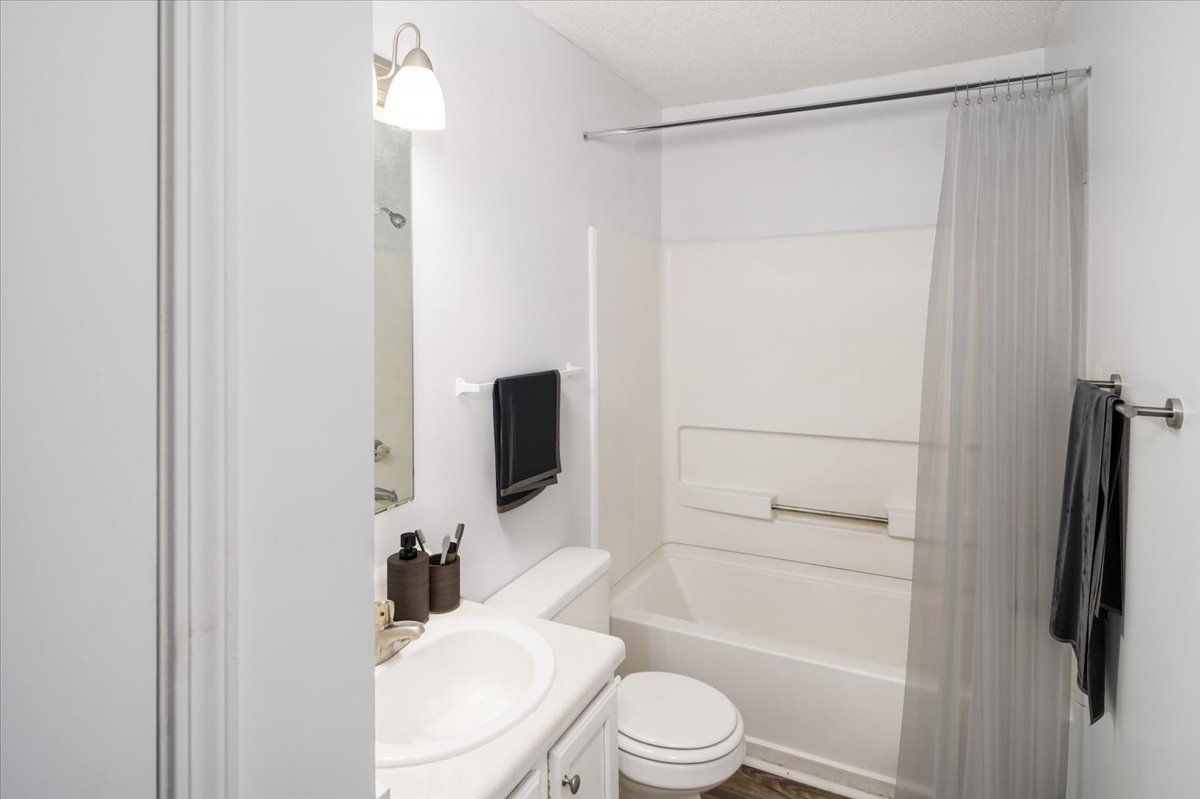 Home Meadowbrook Apartments Fayetteville, NC