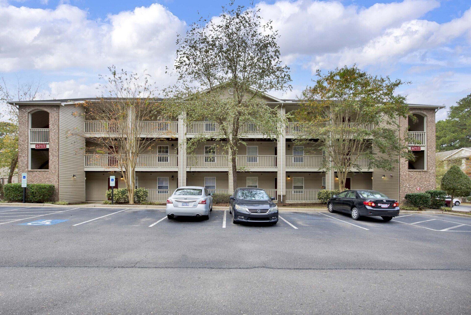 Home Meadowbrook Apartments Fayetteville, NC