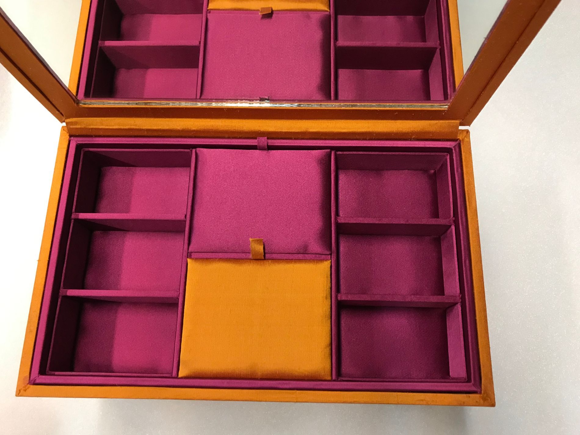 marmotta per gioielli con interno in raso amaranto