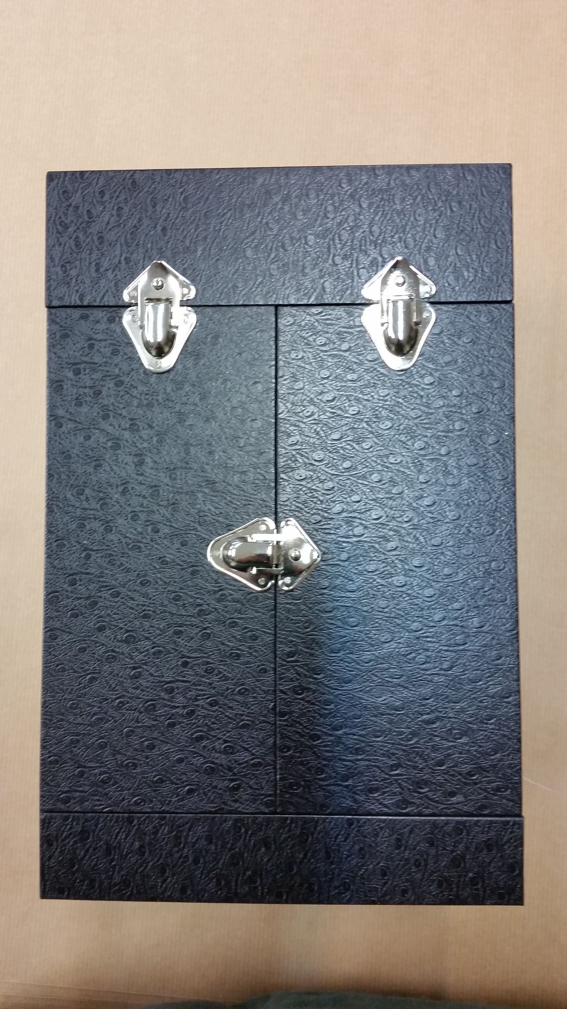 astuccio per trofeo con rivestimento in pelle nera