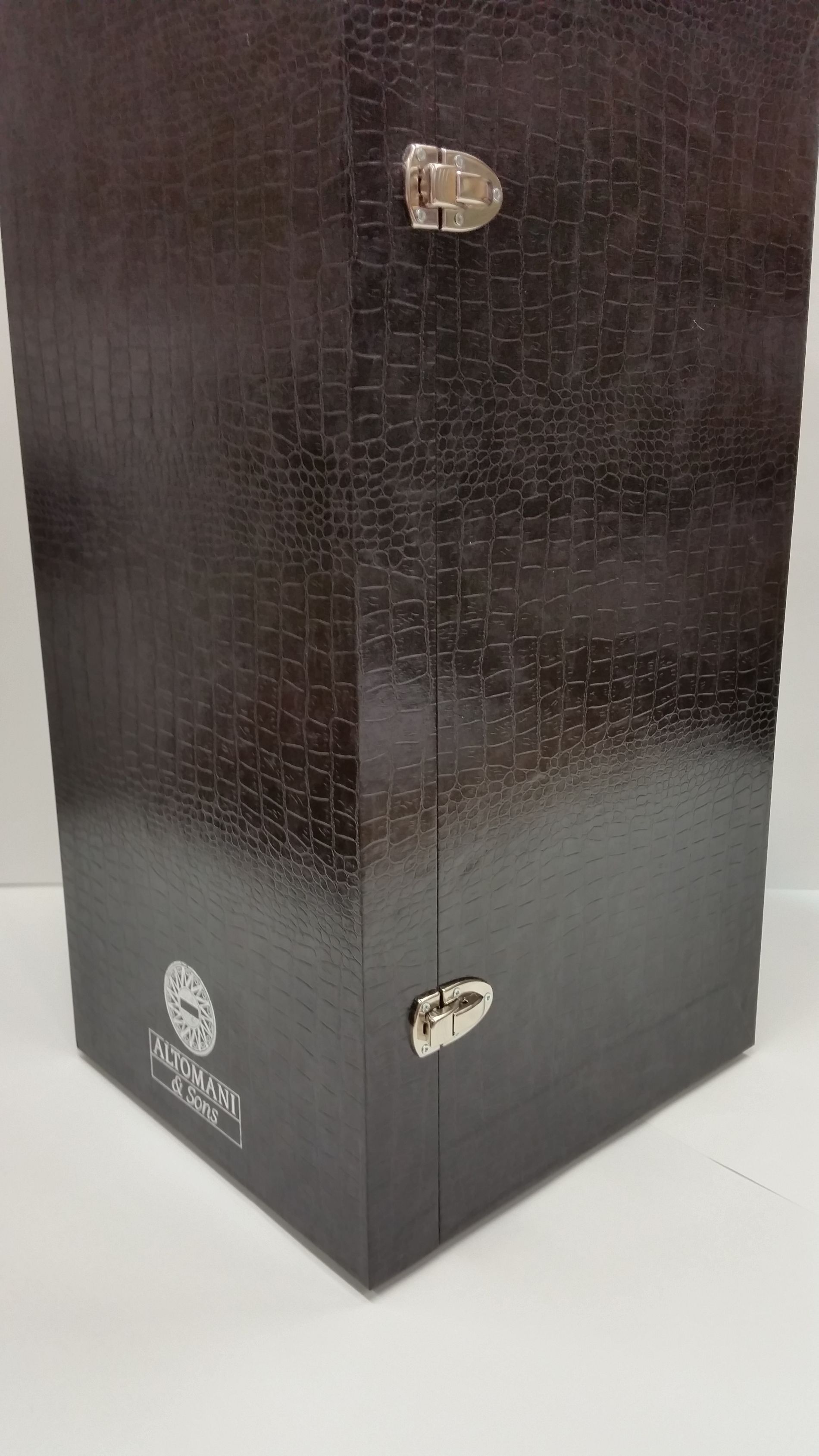 astuccio per trofeo con rivestimento in pelle marrone