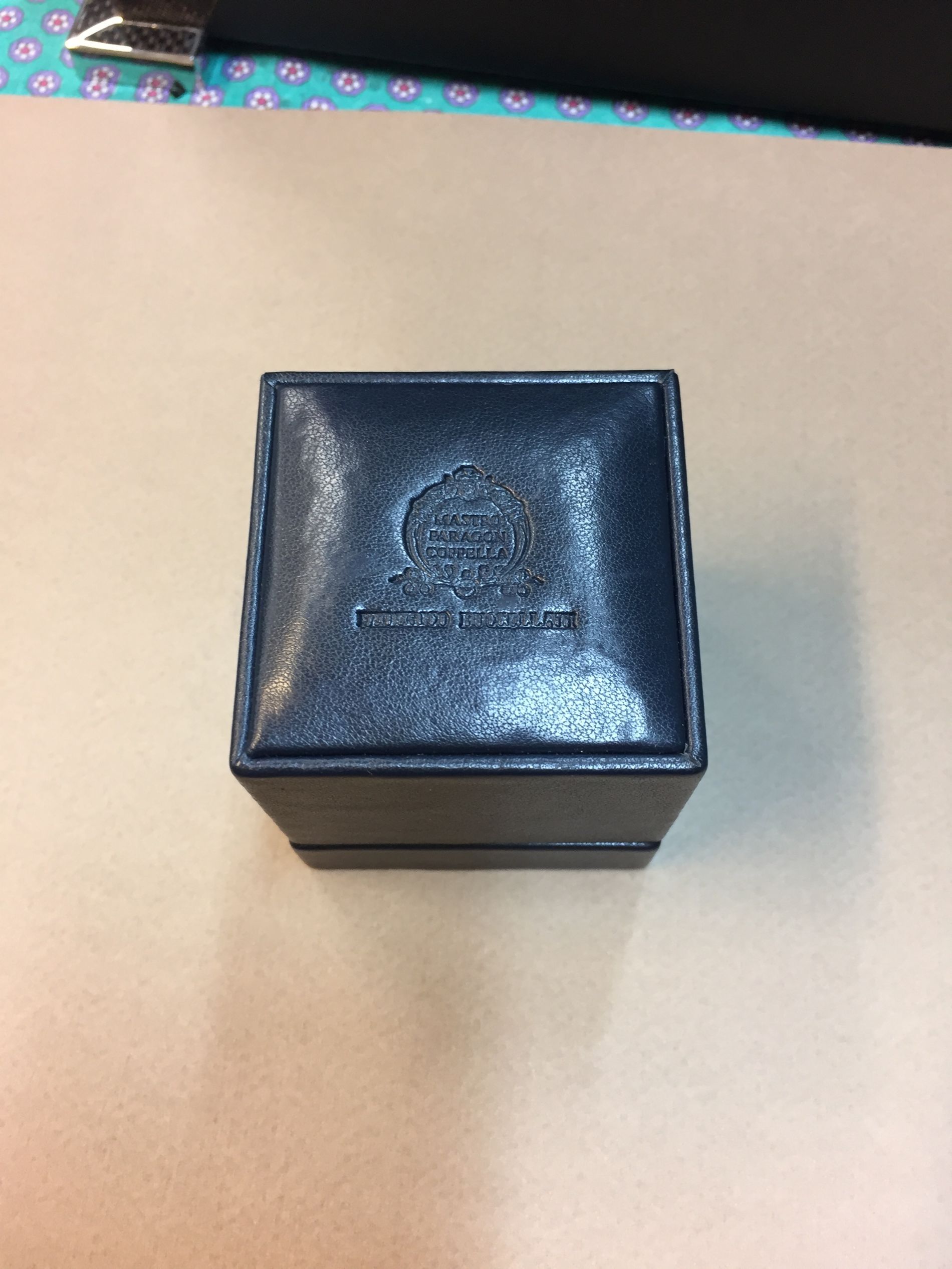 astuccio per anello con rivestimento in pelle