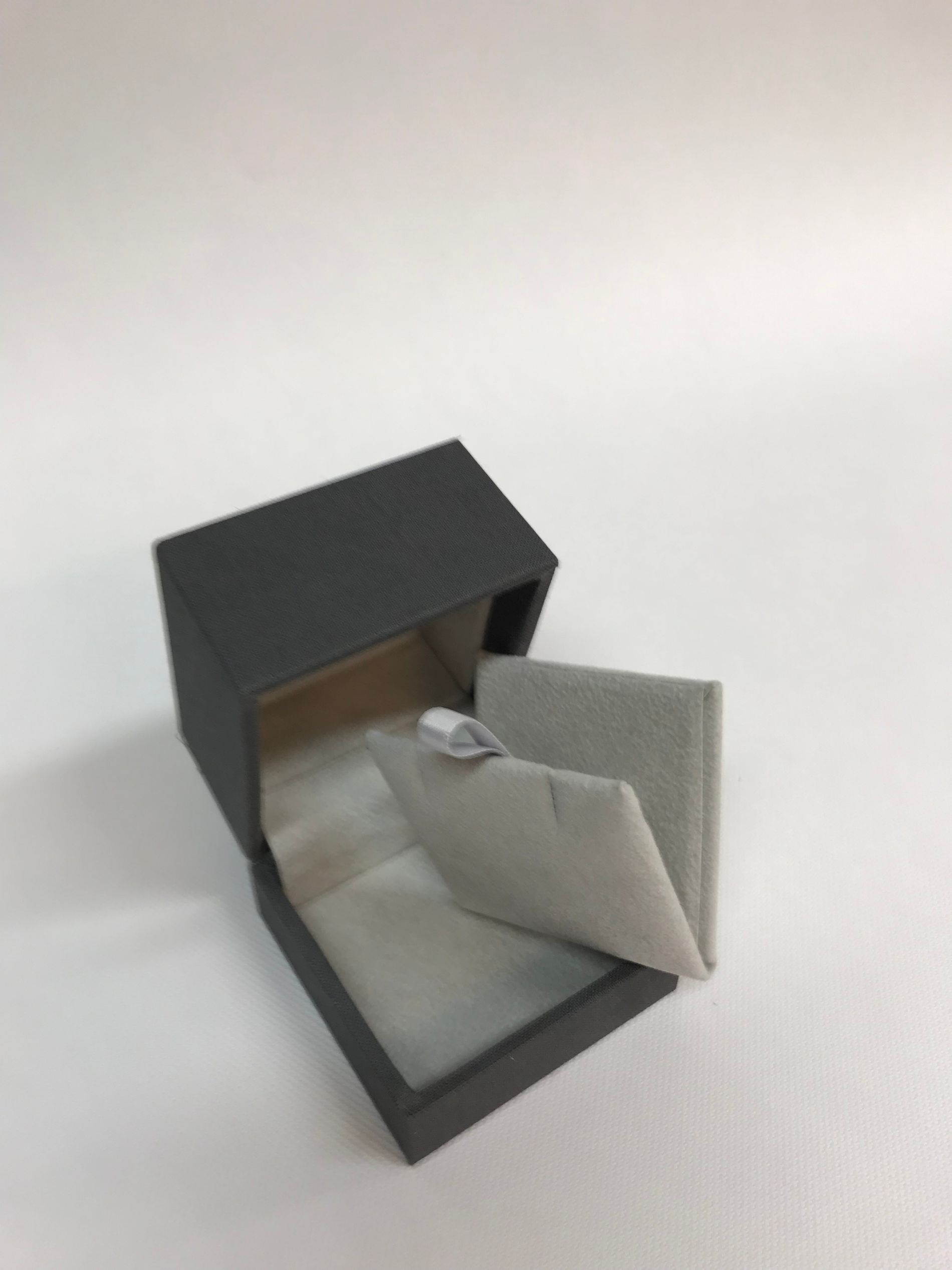 astuccio artigianale per anello