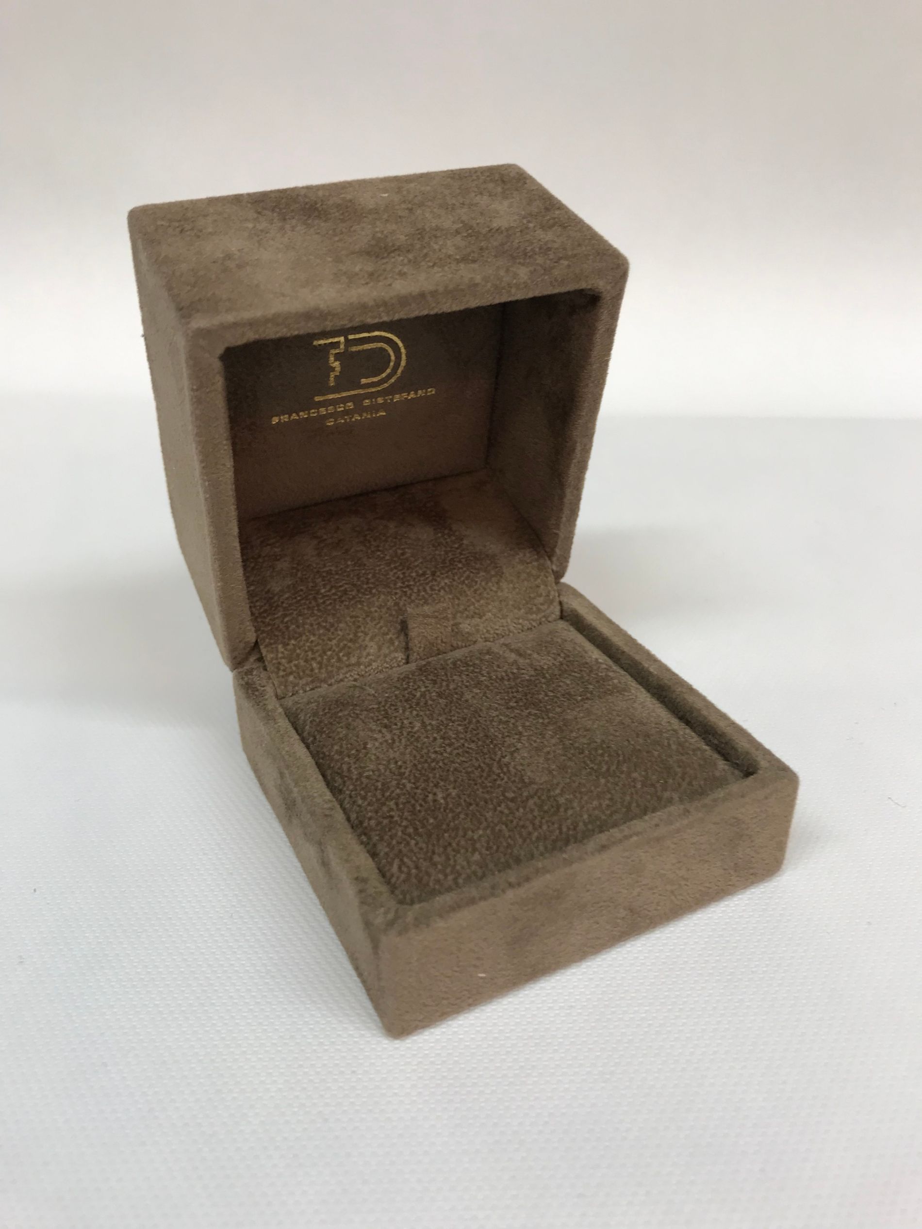 astuccio per gioielli color tortora