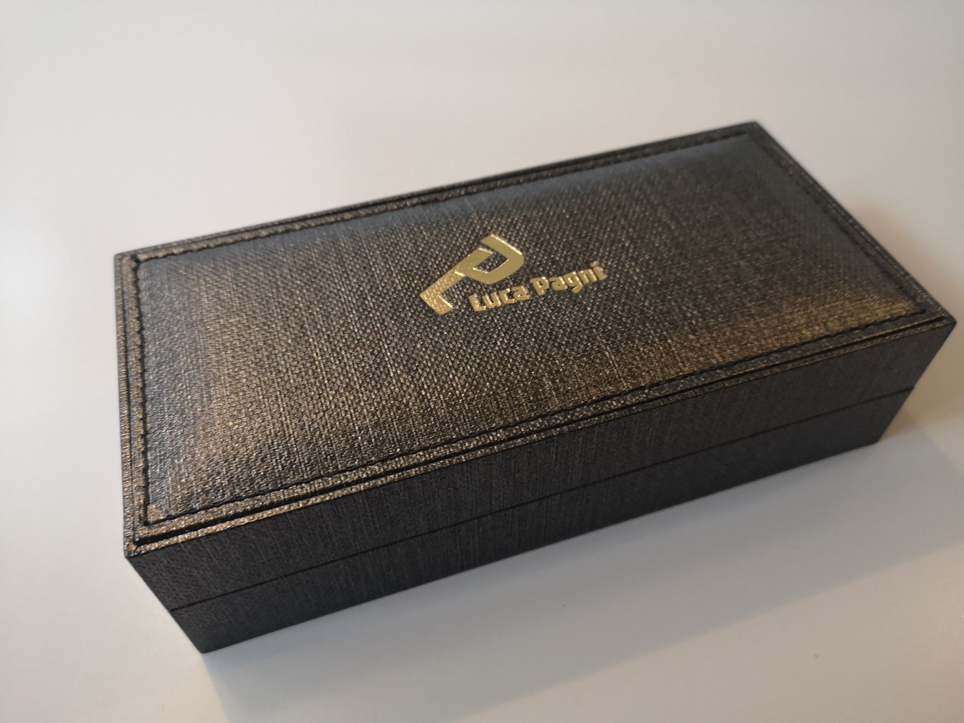 astuccio per occhiali da vista rivestito in pelle