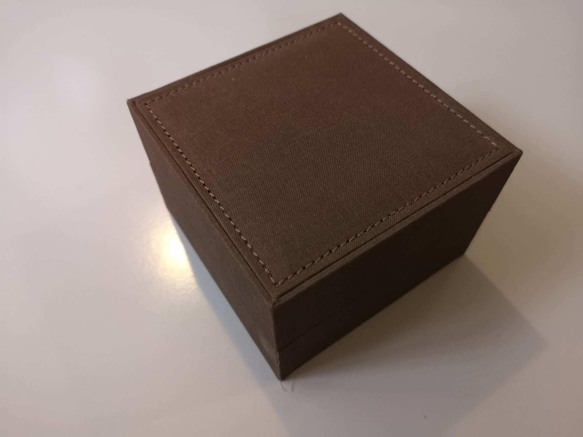 cofanetto marrone per anelli e orecchini