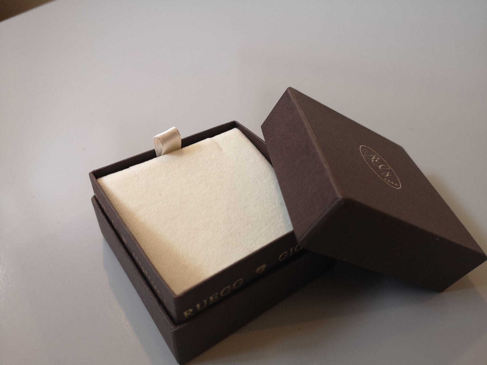 contenitore per gioielli marrone