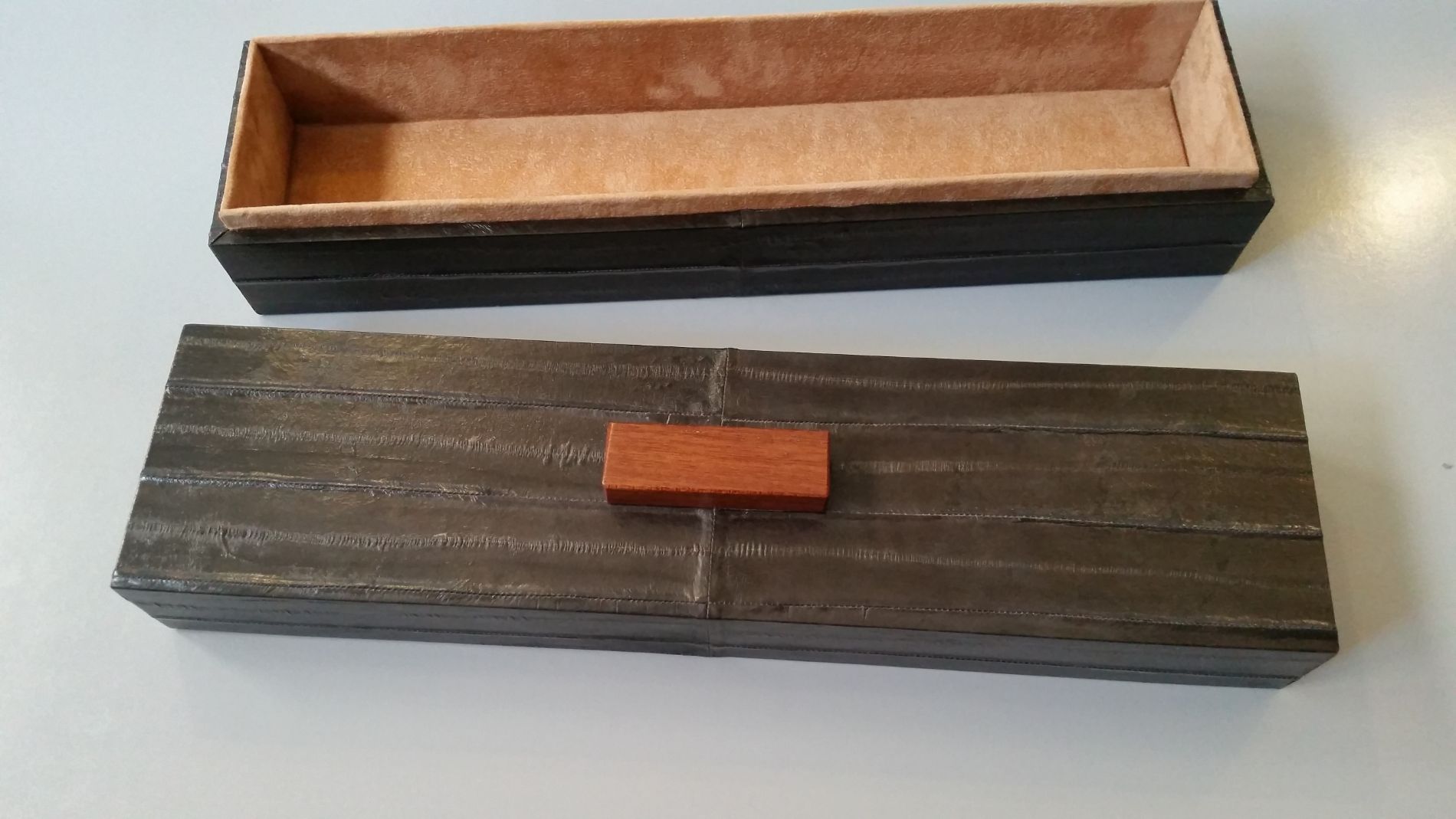 astuccio in legno con maniglia