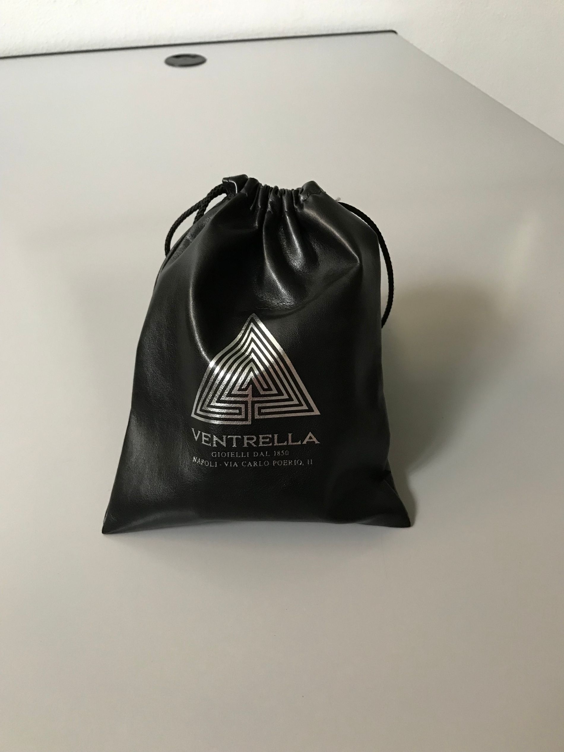 busta in raso per oggetti di lusso