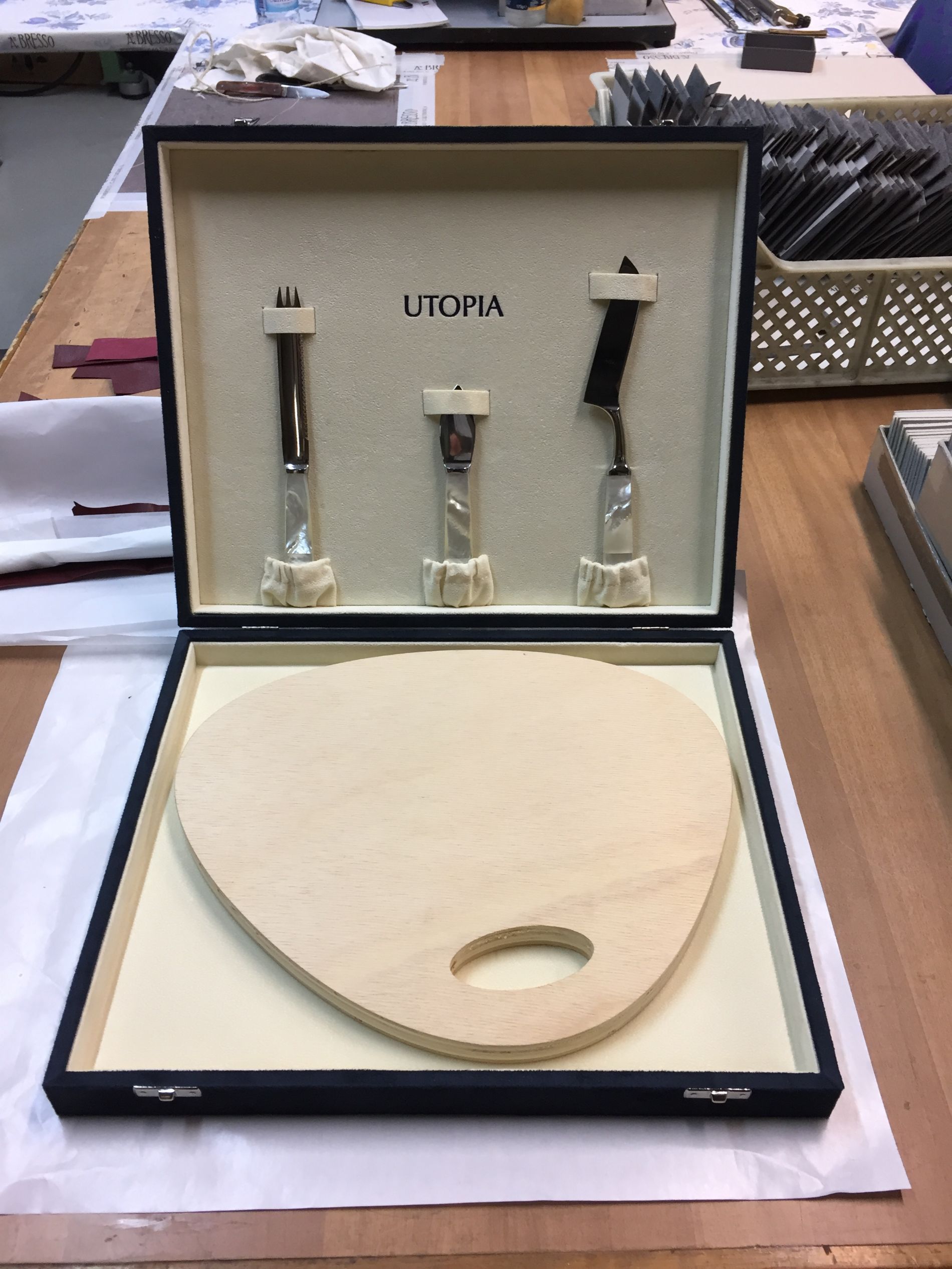 cofanetto per tagliere e coltelli per formaggi