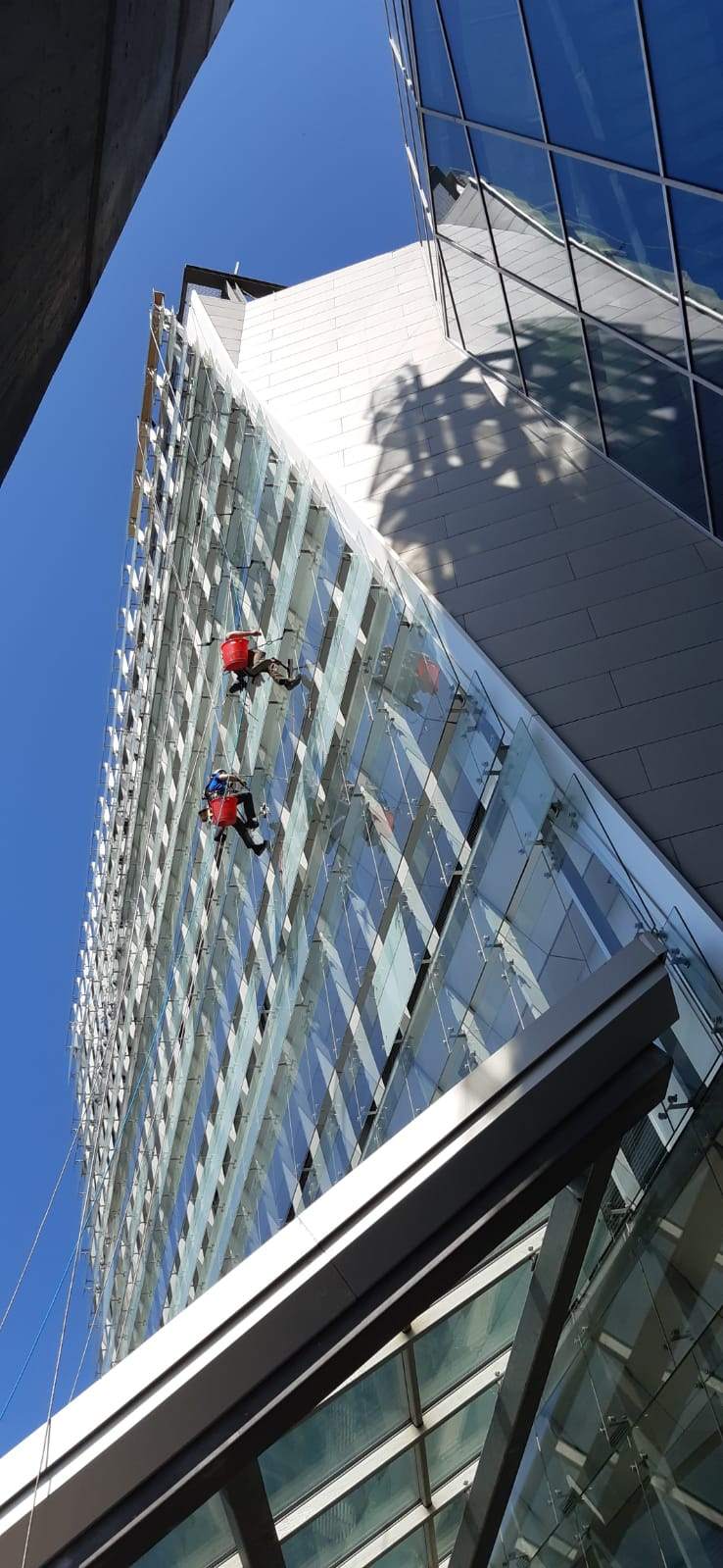 lavaggio facciata con fune