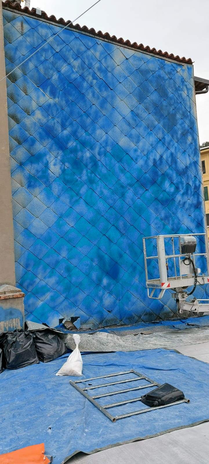 restauro facciata con piattaforma
