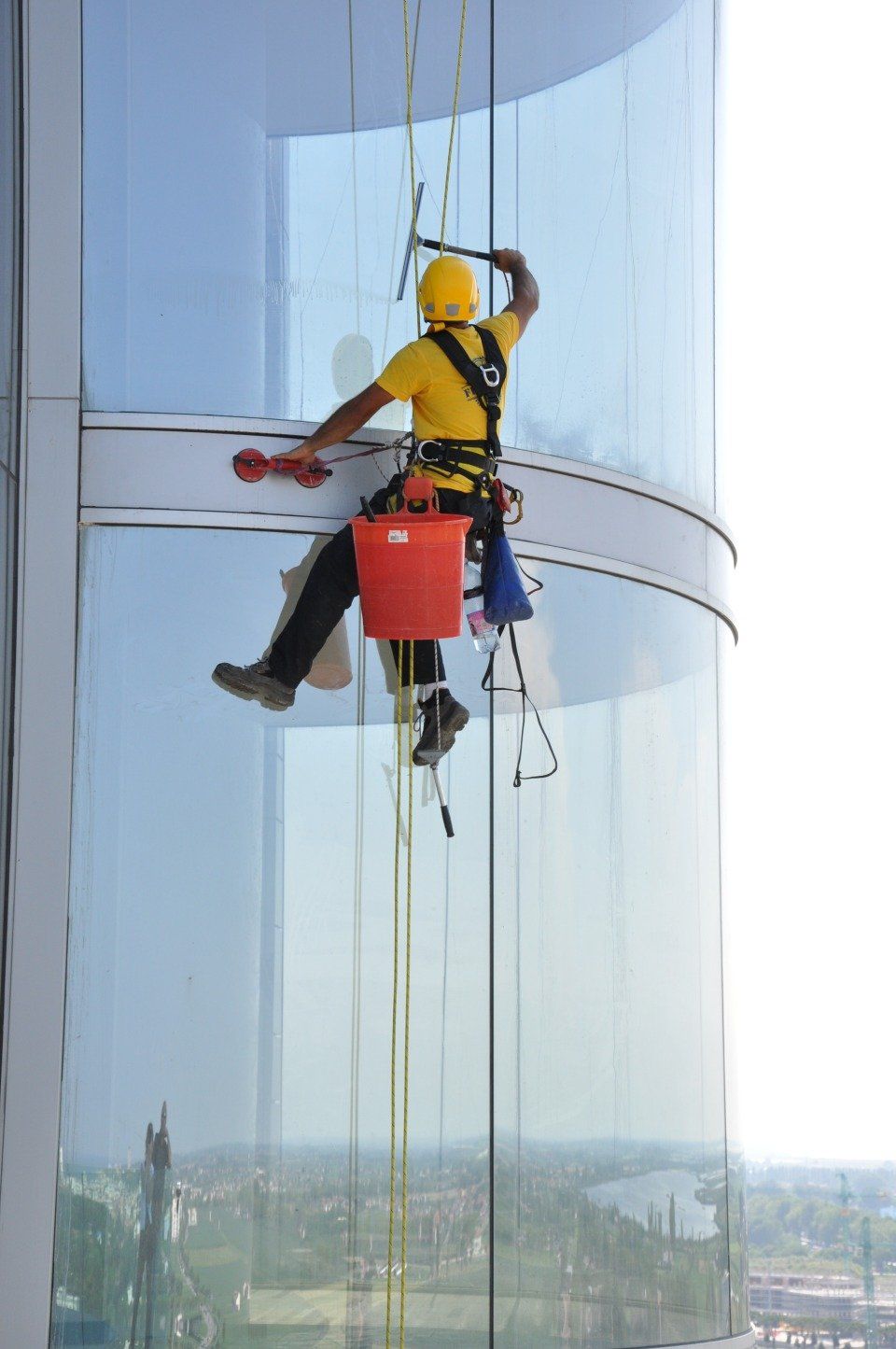 operazioni di pulizia in quota