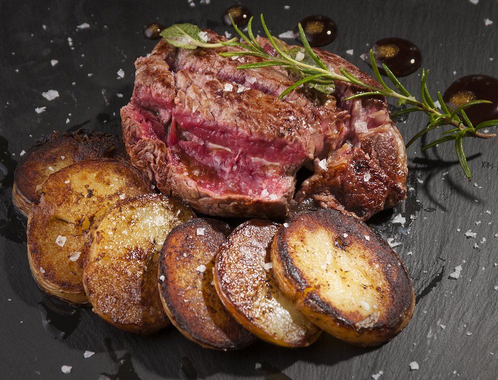 carne alla griglia con le patate