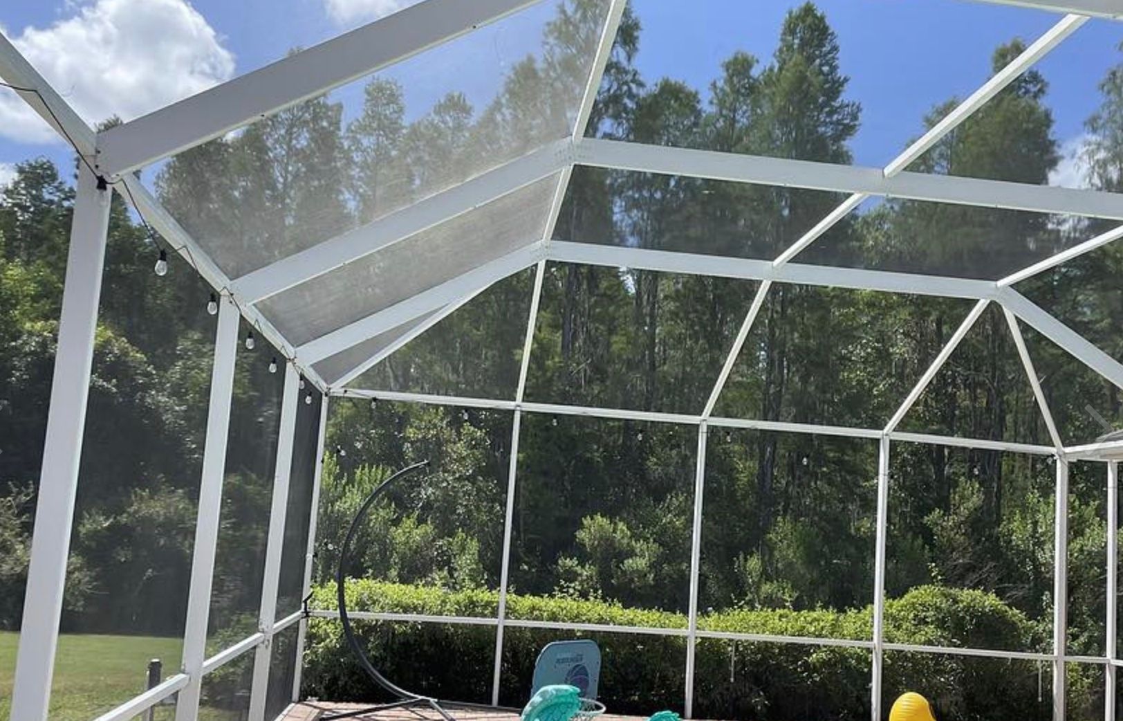 Pool Screen Enclosure Cleaning