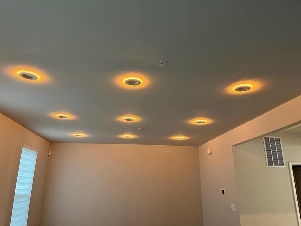 A living room with a lot of lights on the ceiling.