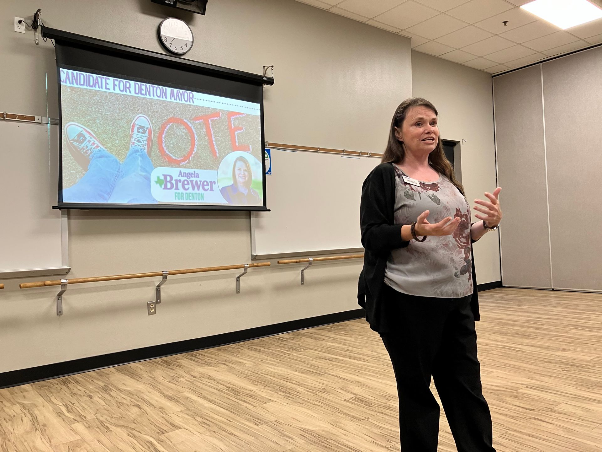 Alngela at a voting event