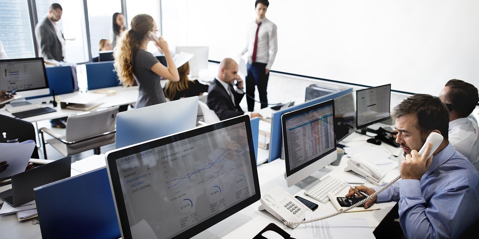 crisis communications agency buckinghamshire - Finance Business People Recession Online Communicatio