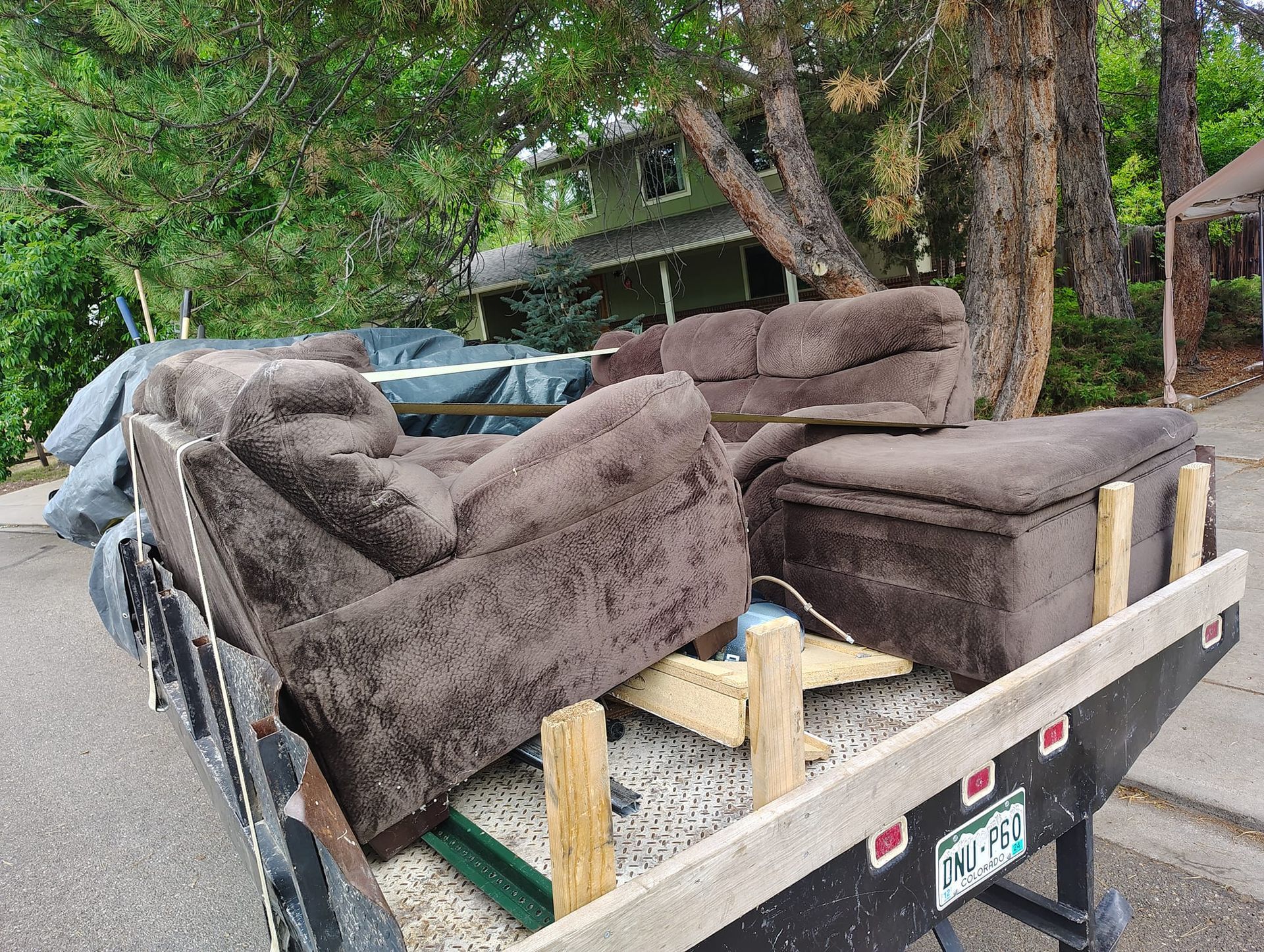 A couch is sitting on top of a trailer.
