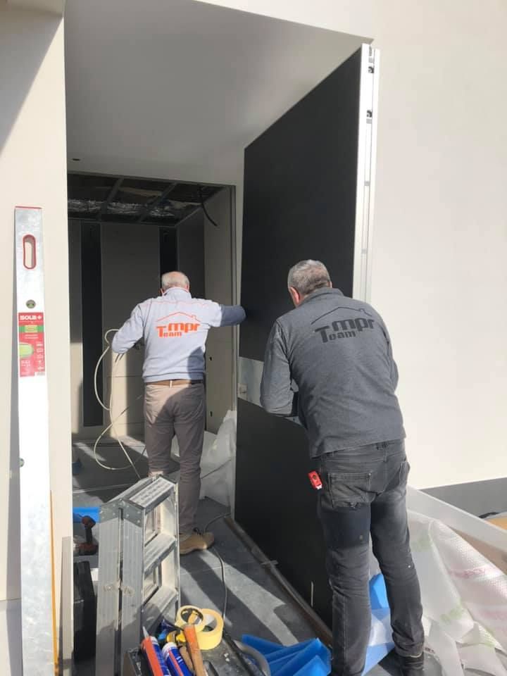 Posa di una porta blindata a Pordenone