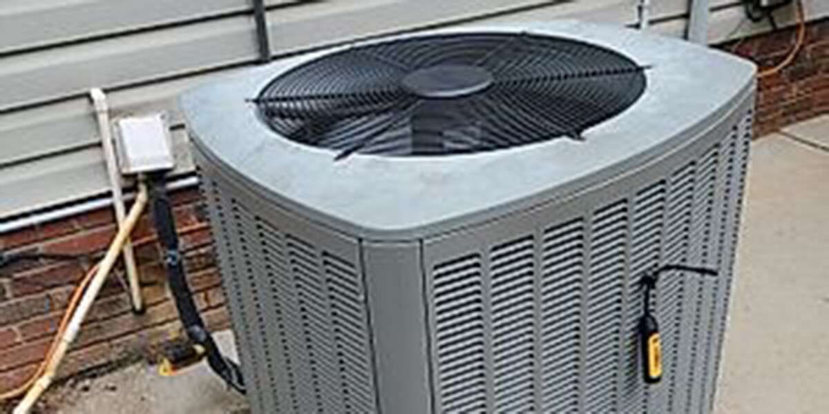 do air conditioners work harder in high humidity