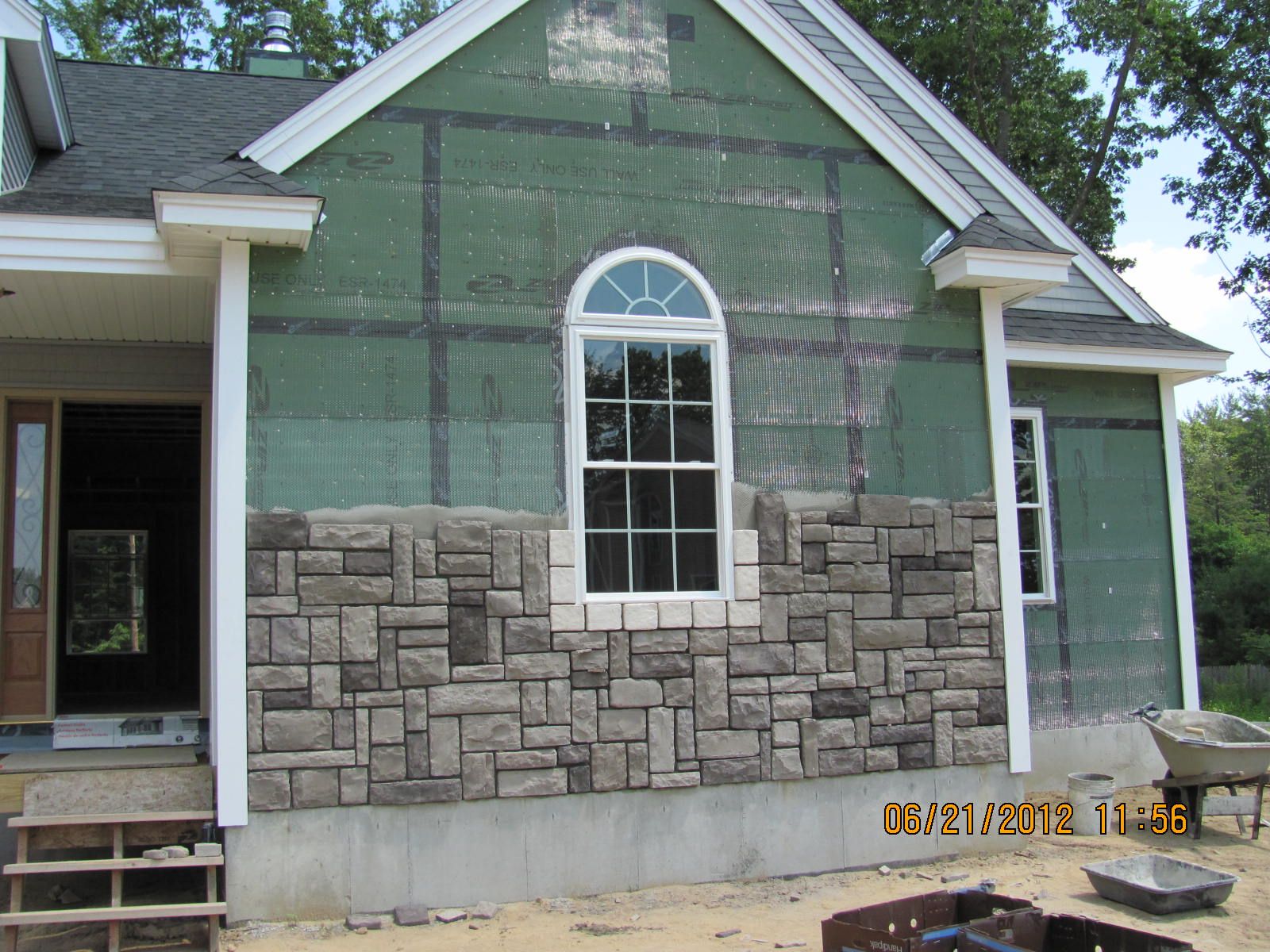 A house that is being built with a stone facade