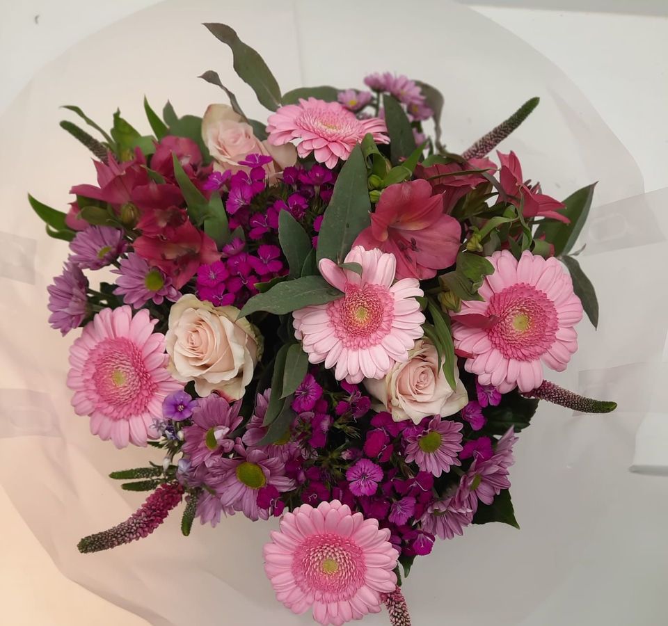 Mooi boeketten voor de wandelaars van de avondvierdaagse bij Althaea Bloemen en Planten