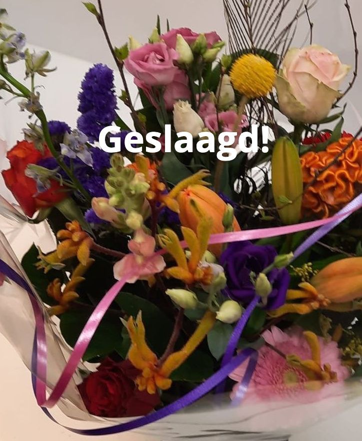 Mooi boeketten voor de geslaagden  bij Althaea Bloemenwinkels