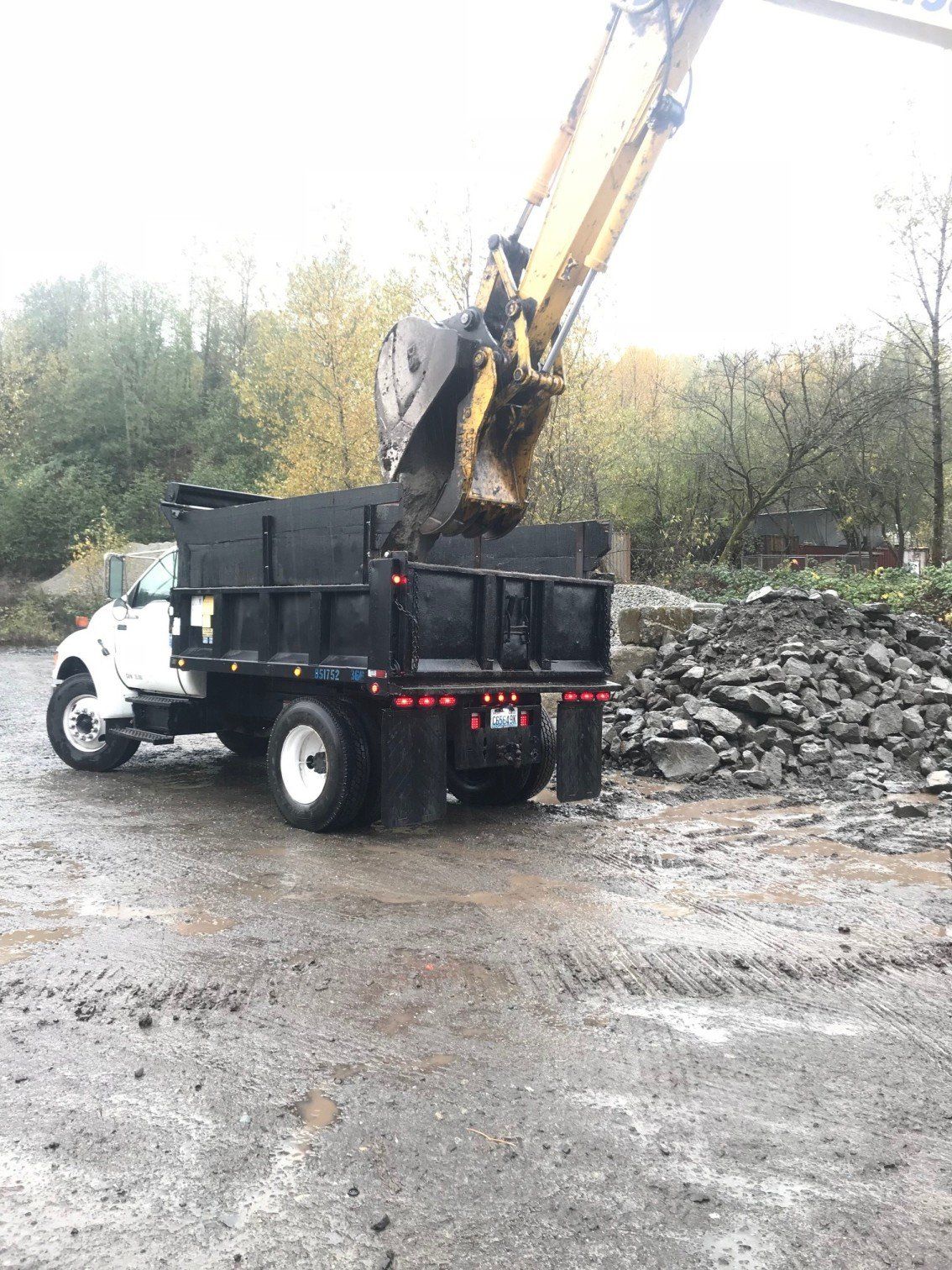 Crane — Crane Dumping Demolition Debri In To Dumptruck In Everett, WA