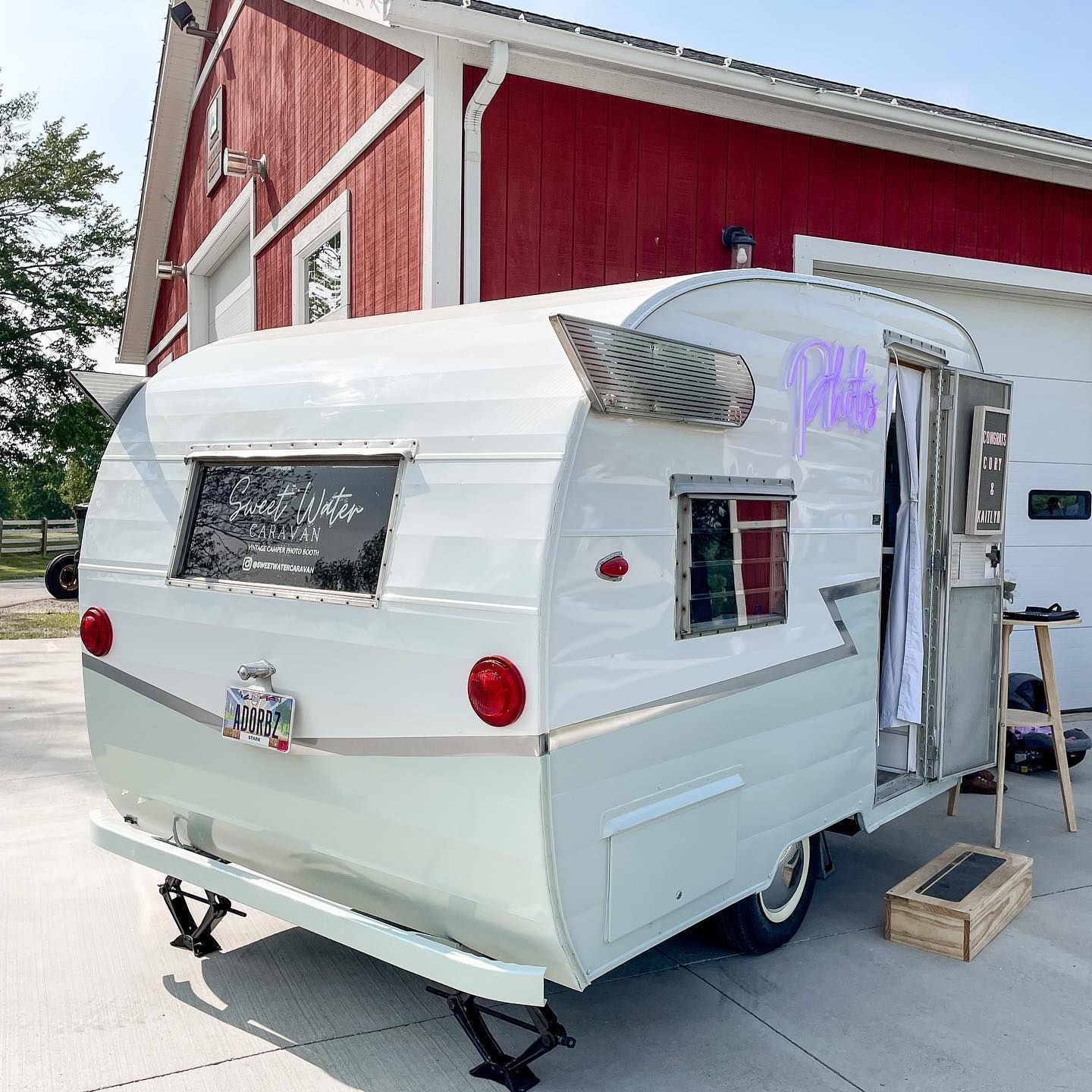 joy bird photo booth camper