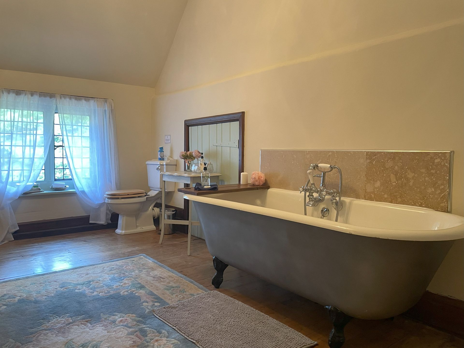 Rowden Abbey 2nd Floor Bath