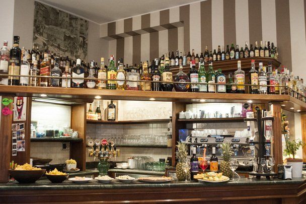 il bancone del ristorante