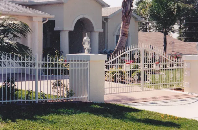 Aluminum fence — Brooksville, FL — AARO Fence Inc.