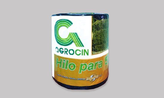 Una lata de agrocin hilo para sobre un fondo gris