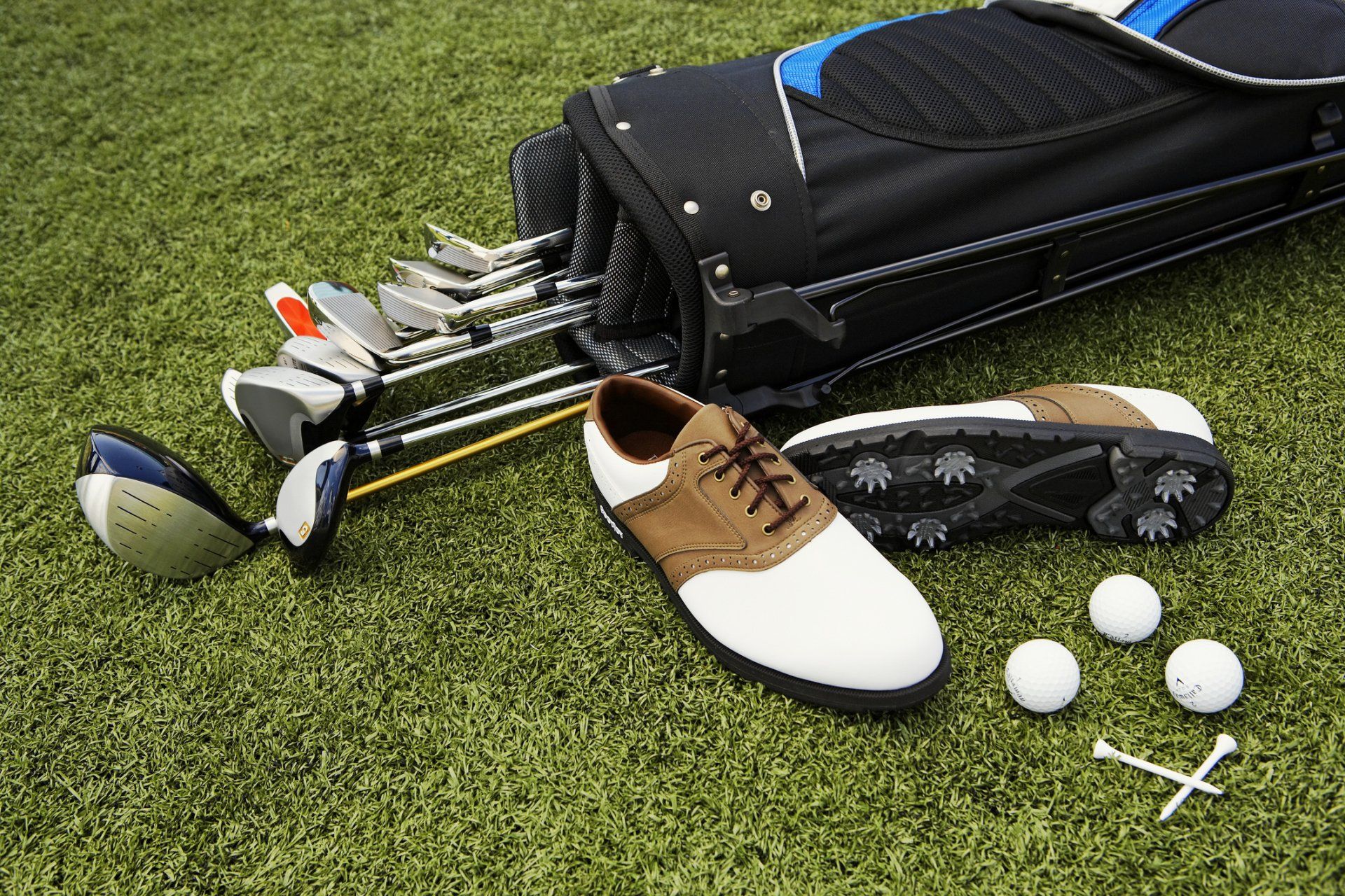 Golfers Bag and Balls — Golfers Gear in Ground in Palos Hills, IL Golfers Bag and Balls — Golfers Gear in Ground in Palos Hills, IL
