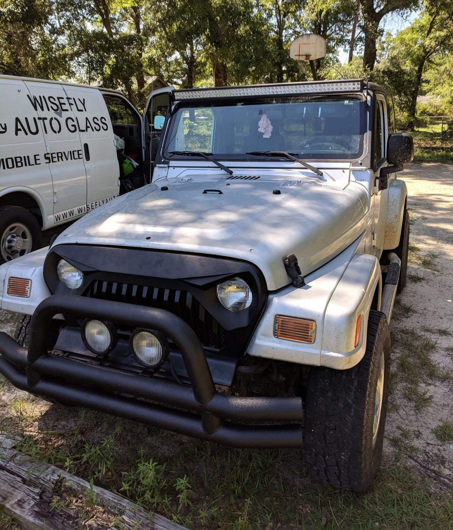 Certified windshield replacement in Panama City, FL