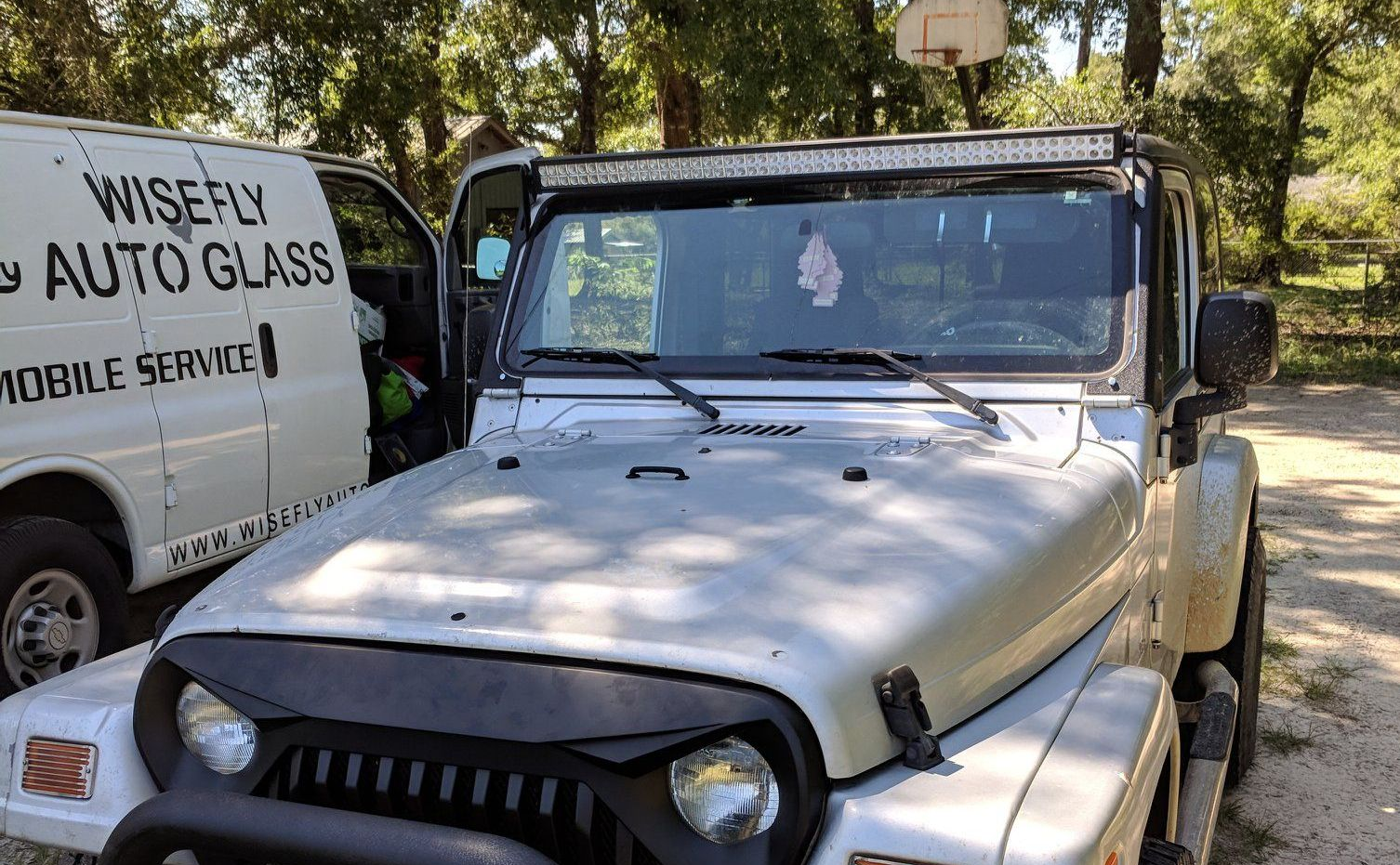 Windshield replacement service near Panama City, FL