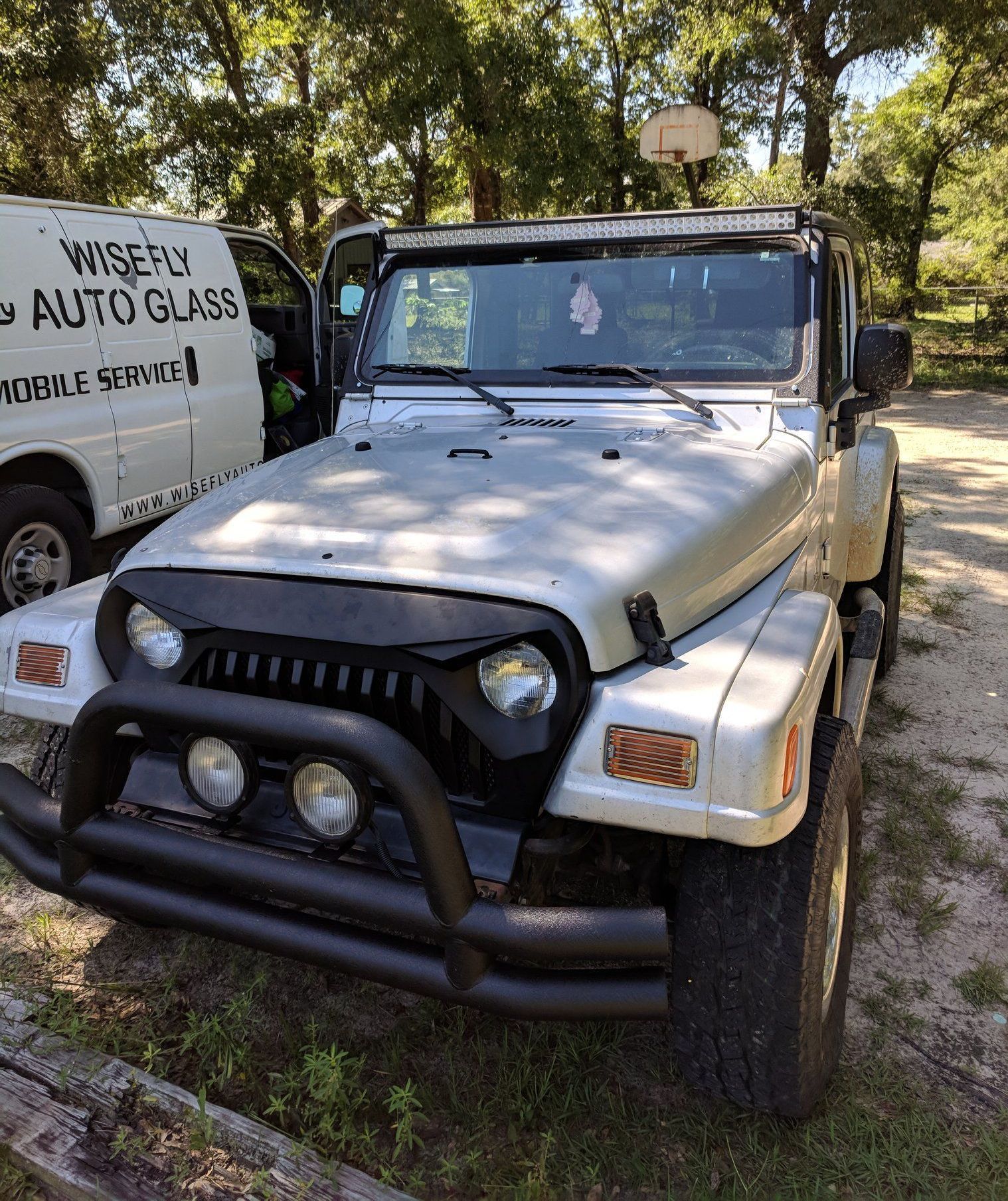 Certified Windshield Replacement Service in Panama City, FL