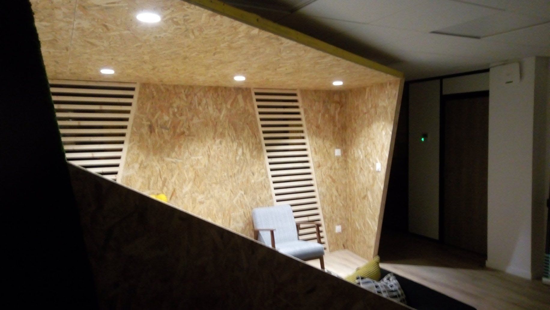 Green box pour détente dans un bureau aménagé