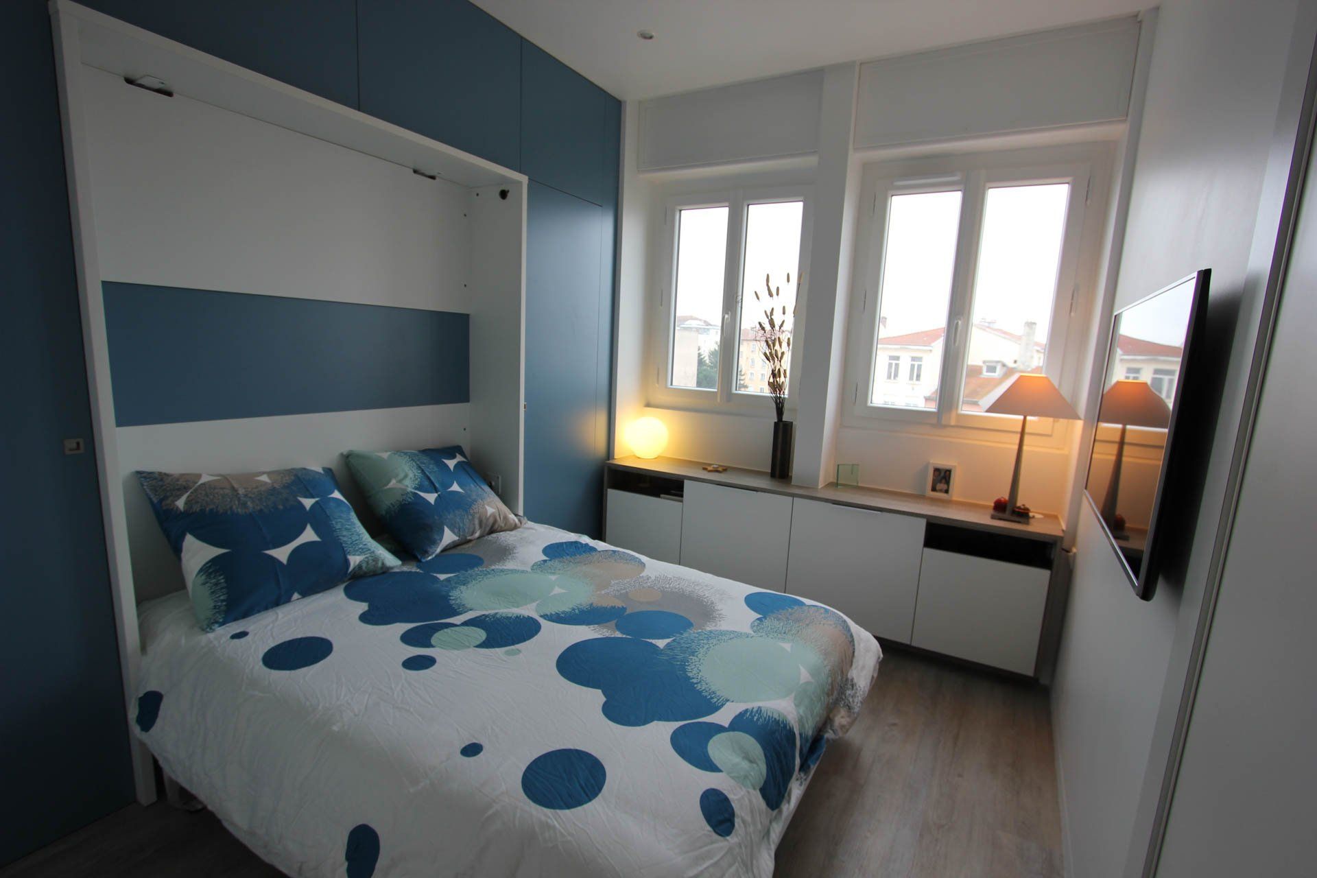 Lit déplié agencement de la chambre d'amis