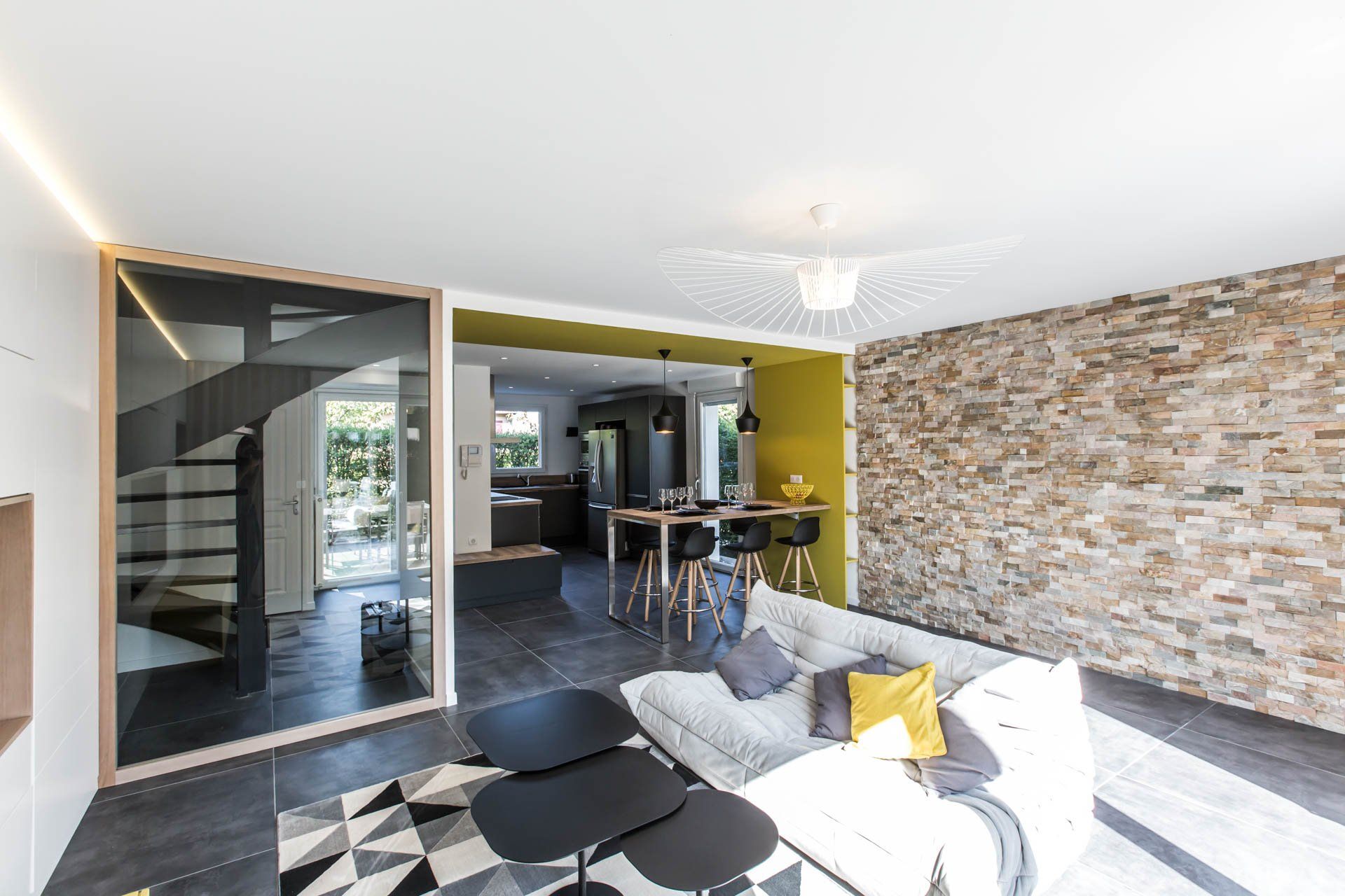 Espace à vivre lumineux après travaux de rénovation